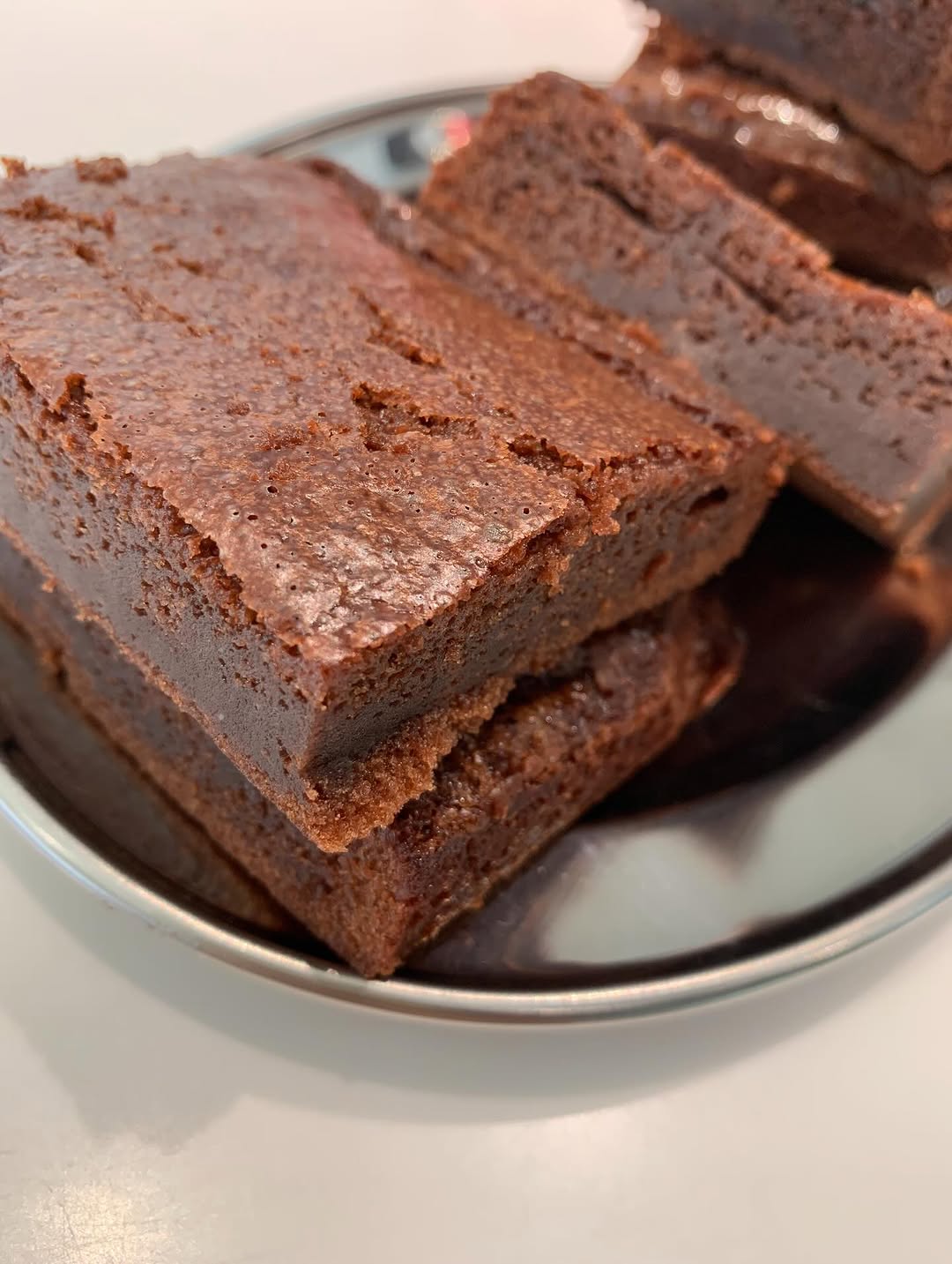 ・ ・ 【My Brownies / 私のブラウニー】 もうすっかりお馴染みのチョコたっぷりのお菓子・ブラウニー。 日本...